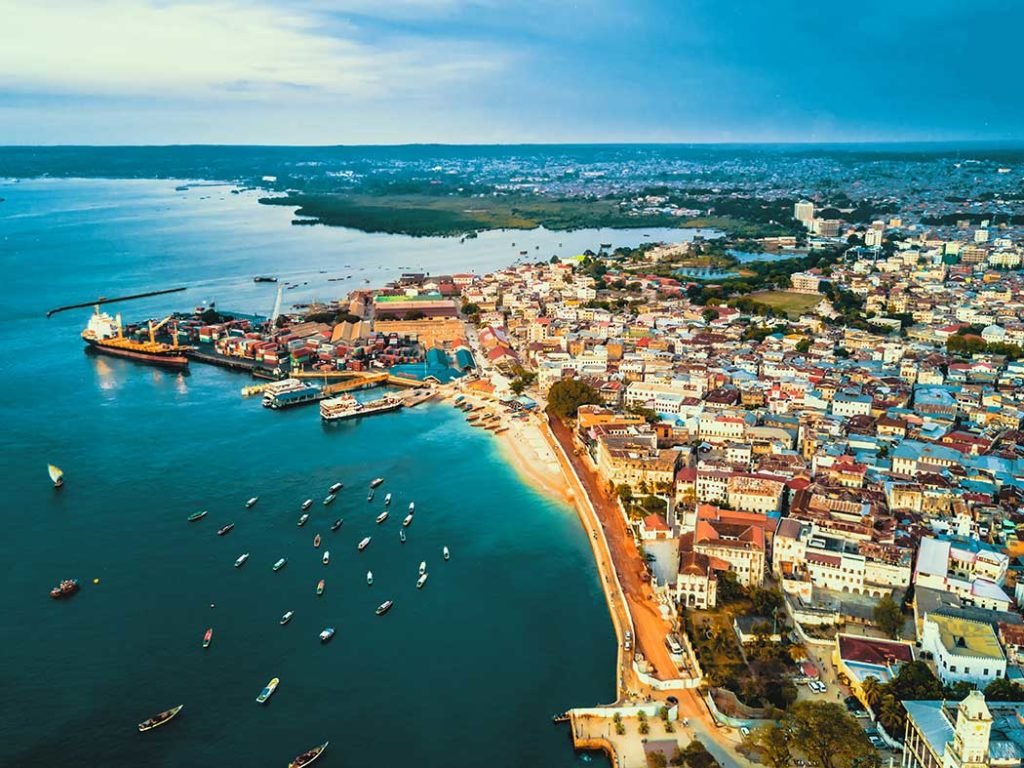 Stone Town in Sansibar beim Badeaufenthalt auf einer Tansania Safari Reisen