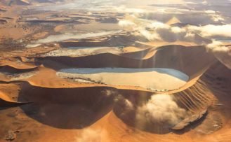 Helikopterblick aufs Sossusvlei während der Namibia Safari Rundreise